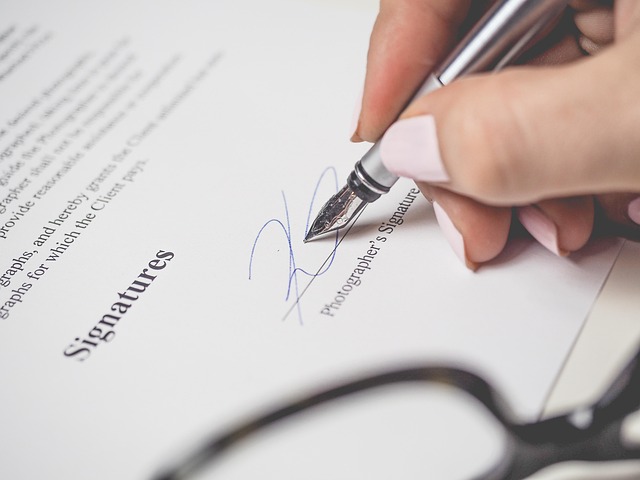 contracts-and-agreements-640x480-25764937.jpeg
