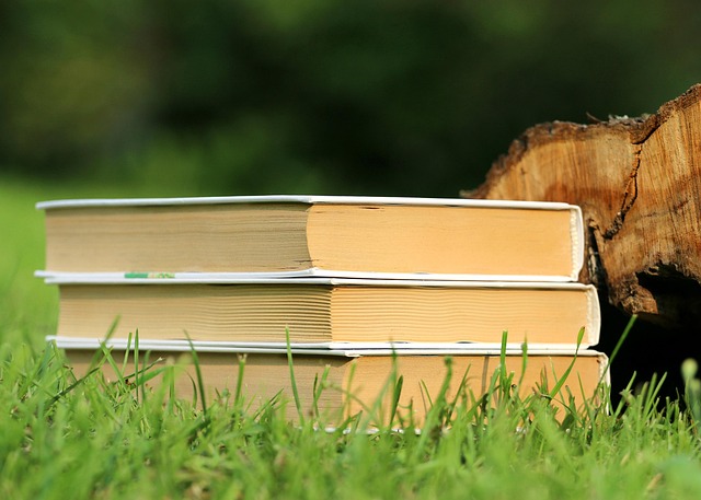 scientific-books-and-textbooks-640x480-38917947.jpeg