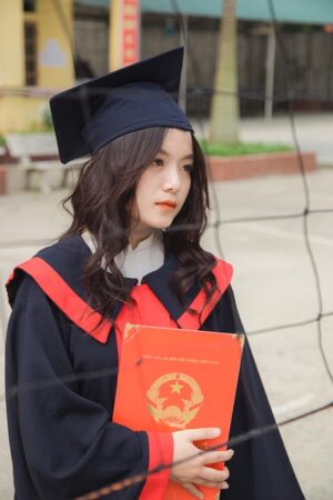 diplomas-and-degree-certificates-640x480-41305591.jpeg