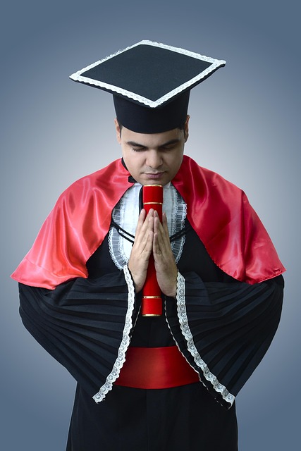 diplomas-and-degree-certificates-640x480-48162440.jpeg